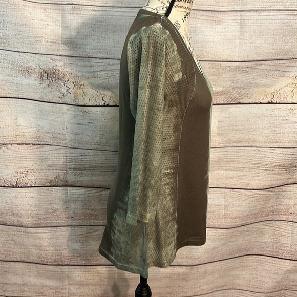 Cubism Top Relaxed V-neck Curved Hem Olive Green 3/4 Sleeves Size XS NWT - Picture 5 of 14
